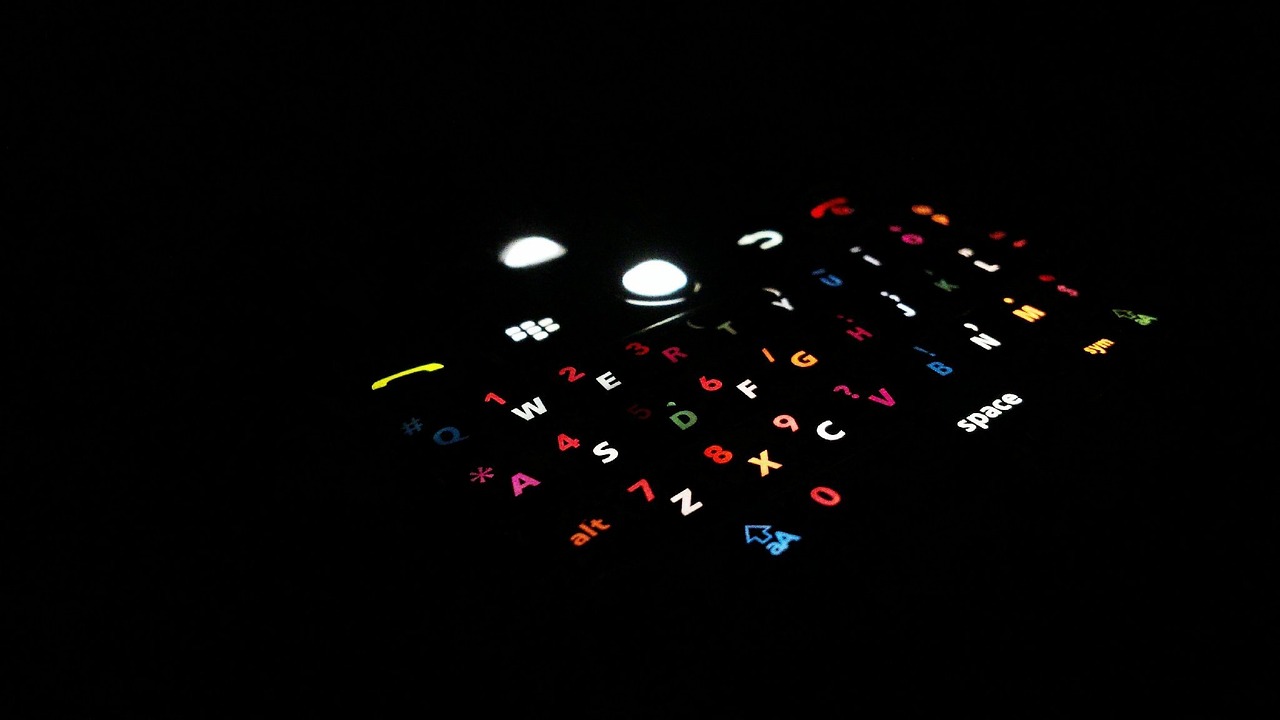 découvrez le trackball, un dispositif de pointage ergonomique qui vous permet de contrôler le curseur de votre écran avec précision. idéal pour les professionnels du design, les gamers ou toute personne cherchant à améliorer son confort d'utilisation. explorez les avantages et les modèles disponibles pour optimiser votre expérience informatique.