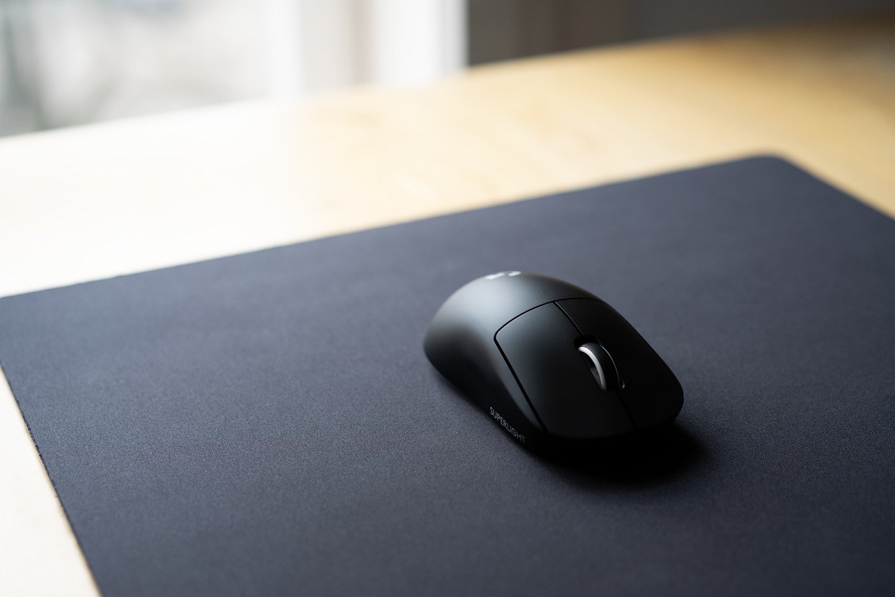 découvrez notre sélection de xxl mouse pads, idéaux pour les gamers et les professionnels. profitez d'un espace de travail optimisé et d'un confort inégalé, tout en ajoutant une touche de style à votre bureau.